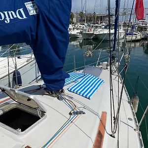 Acogedor Velero En El Forum Botel